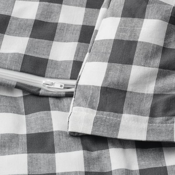 Gingham duvet set with zip detail, made of organic cotton for breathability and comfort.