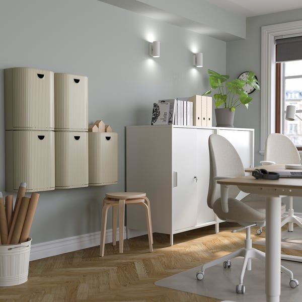 Modern home office with GÅRDSBUTIK bins, desk, chair, stool, plants, folders, and clock.