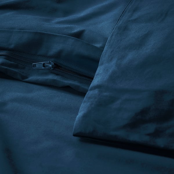 Close-up of dark blue duvet cover zip, showcasing its secure fastening system.