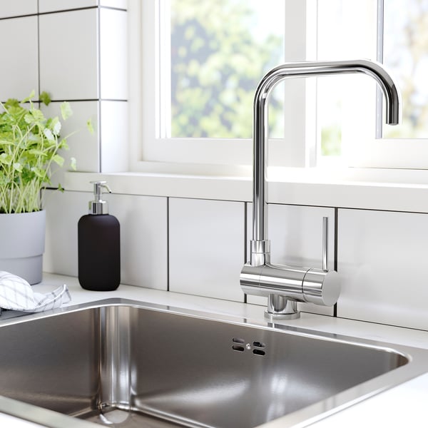 Modern kitchen sink with JUTTERN chrome foldable tap, stainless steel, and integrated aerator.
