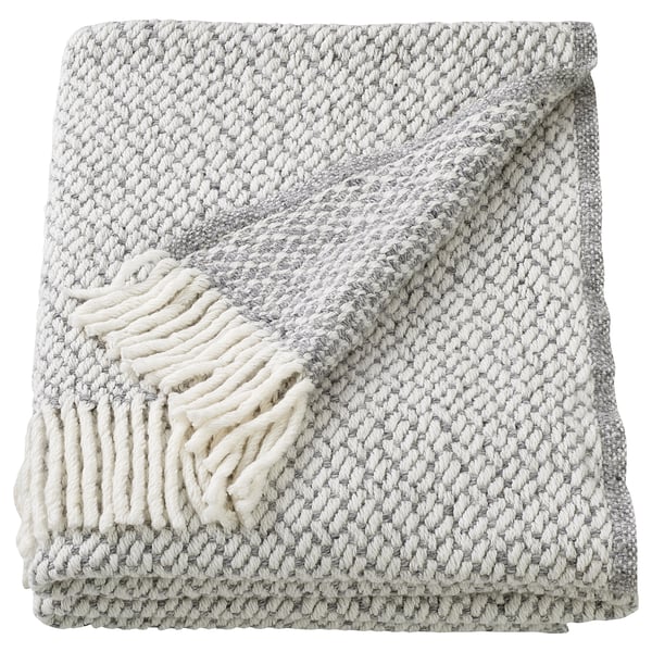 MAJINGER throw blanket, grey with fringes, soft knitted texture.