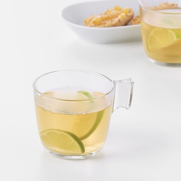 Glass mugs with lime & cookies
