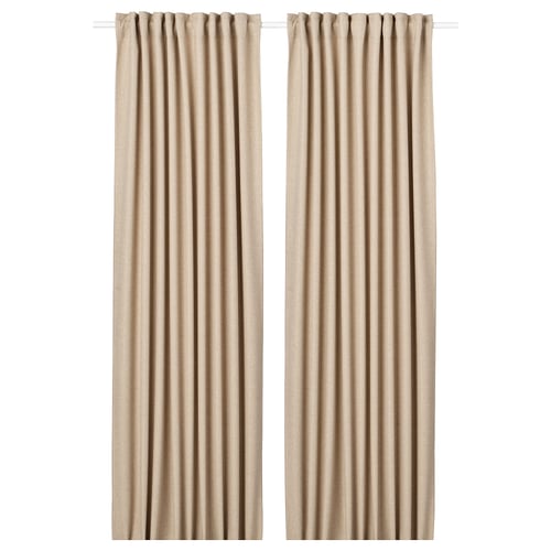 Et par ANNAKAJSA beige gardiner til mørklægning af rummet. De har et solidt design uden mønstre, der hænger lige ned.