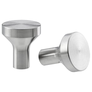 To BAGGANÄS knopper, slanke og sølvfarvede, moderne design med glatte, afrundede toppe og cylindriske stilke.