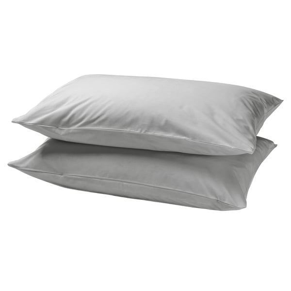 To stablede, rene hvide, rektangulære puder med glat, enkelt design. Fremstillet af 100% bomuld, DVALA mærke.