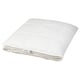 En hvid FJÄLLBRÄCKA dyne foldet pænt sammen og viser det quiltede design og bløde bomuldsmateriale.