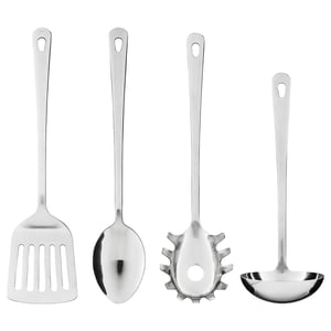 Fire køkkenredskaber i rustfrit stål: spatel, ske, skimmer, øse, alle med lange håndtag og lignende designs.