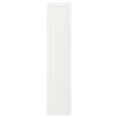 En hvid GULLABERG hængslet dør med et enkelt, rent design. Velegnet til matchende pax rammer, det er en fiberpladekerne med soft-close hængsler.