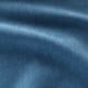 Nærbillede af et blødt, luksuriøst blåt chenillestof, der viser dets refleksion og holdbarhed.