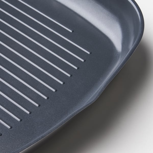 Sort grillpande med hævede kamme, non-stick overflade af høj kvalitet.