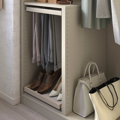 Skabsarrangør med hylder og hængeplads; beige, halvmat folie, rektangulær form.