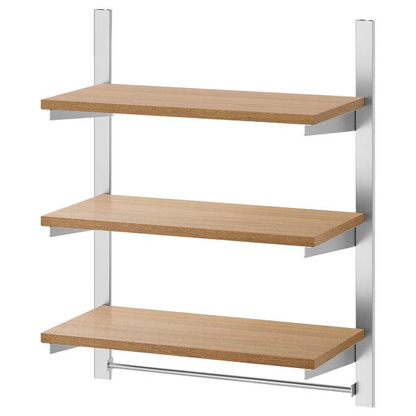 En ikea KUNGSFORS væghylde med tre træhylder med beslag i rustfrit stål og en håndklædestang under den nederste hylde.