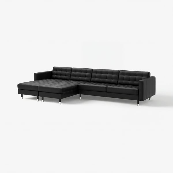 Sort L-formet lædersofa med kromben, tuftede puder, moderne minimalistisk design.