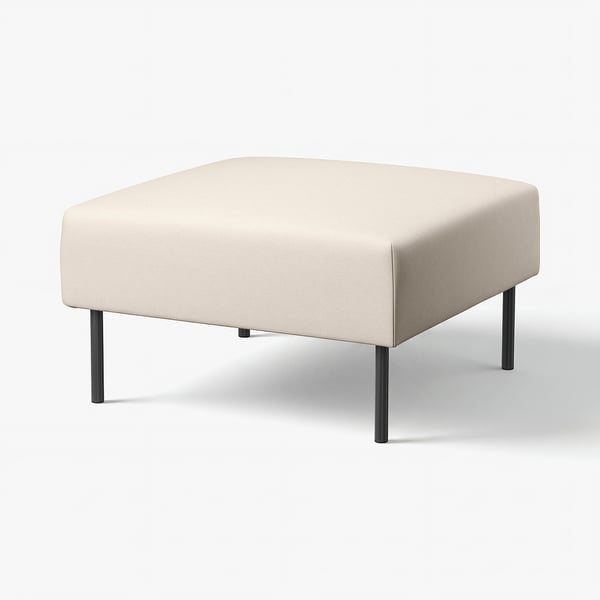 Lillem modulsofaen er i en lys beige farve med metalben, der tilbyder et elegant og moderne design.
