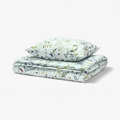 MATTOXBÄR sengetøjssæt, lyseblå med blomsterdesign, 100% gots-certificeret bomuld.