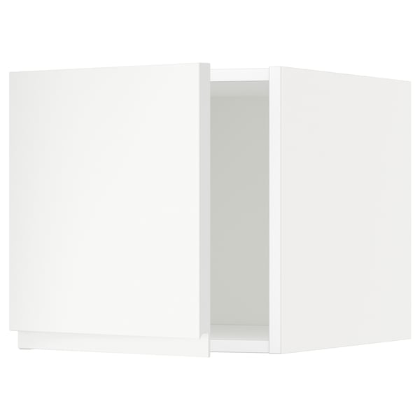 METOD hvidt køkkenskab i moderne minimalistisk design.