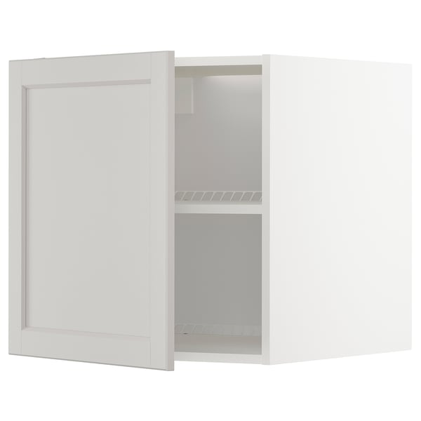 Hvidt køkkenskab, moderne design, firkantet form, enkelt dør åben, lysegrå interiør, justerbar hylde, skrå kanter.