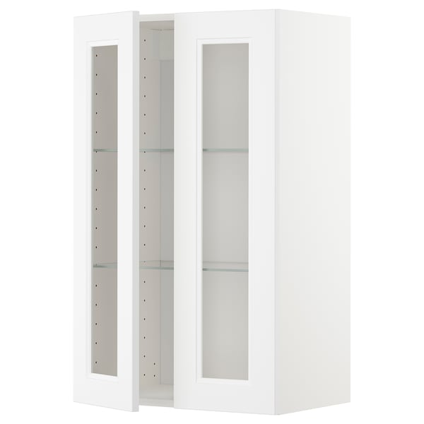 Et hvidt ikea METOD køkkenskab med glaslåger i et moderne design.