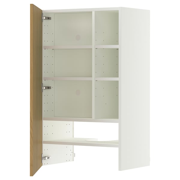 Et hvidt METOD skab med en egetræslåge, med tre hylder indeni. Designet er moderne og minimalistisk.