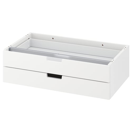 En hvid NORDLI kommode med to skuffer. Den har et moderne, rektangulært design og er lavet af fiberplader og spånplader.