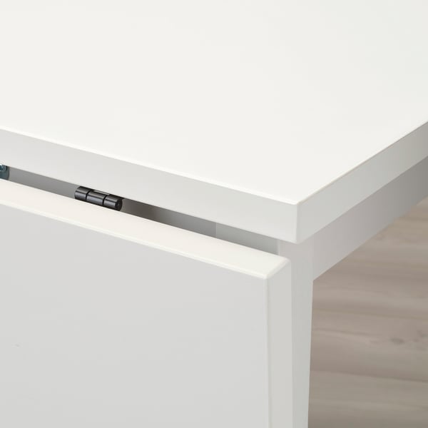 Slankt hvidt klapbord med robust metalhængsel, der viser elegant design og robust konstruktion.