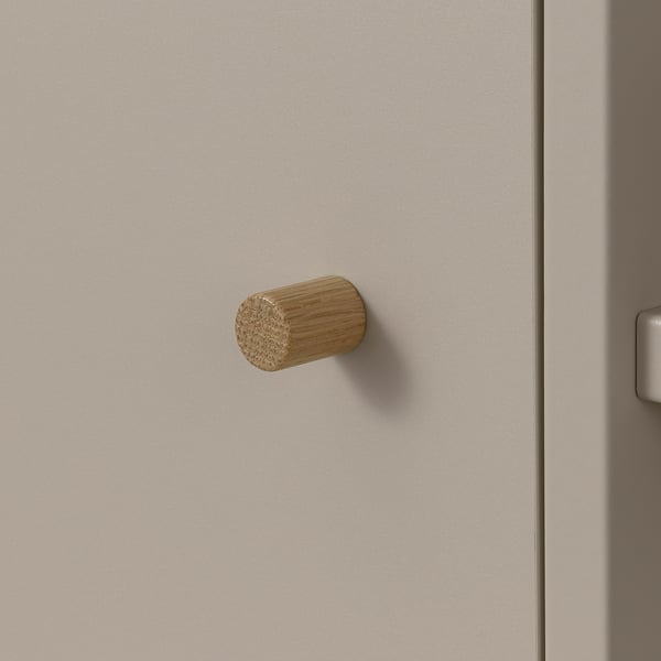 Minimalistisk trækrog på beige væg, finish af høj kvalitet.