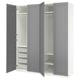 PAX garderobeskab i lysegrå med åbne låger, med hylder og skuffer til opbevaring.