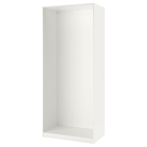 Et hvidt PAX garderobestel, slankt og moderne, lavet af spånplader med en glat finish.