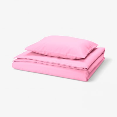 Klart lyserødt sengetøj, foldet med glat, ensfarvet farve, med genbrugt polyester og viskoseblanding, med ren kant.