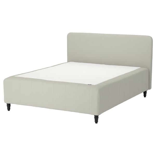 Beige seng med polstret hoved og fodgærde, minimalistisk design, træben.