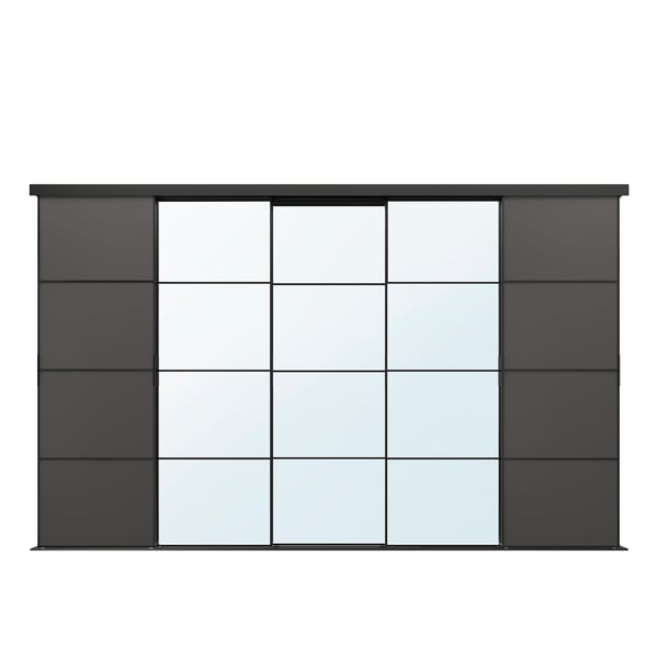 SKYTTA moderne garderobe med sort ramme og klare glaspaneler, skydedøre, slankt design.