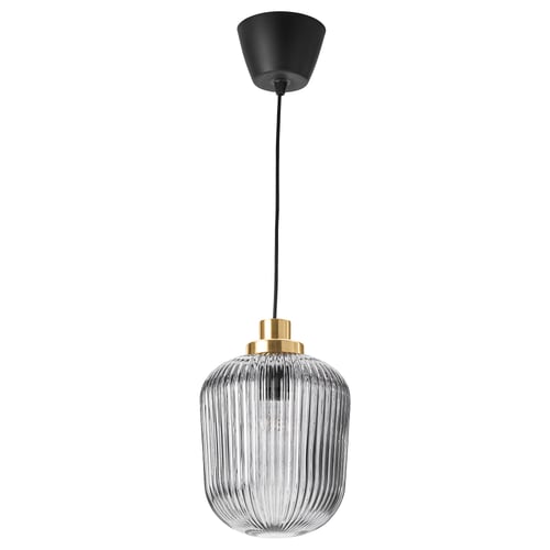 Moderne pendellampe, sort og guld, ribbet glasskærm, hænger i sort ledning.