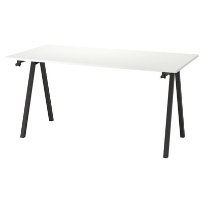 Et hvidt TROTTEN skrivebord med sorte metalben i a-ramme, der tilbyder et robust og moderne design.