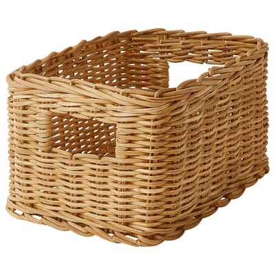 Flettet kurv ved navn TRUMMIS, håndlavet med naturlig rattan. Rektangulær form, beige farve, robuste håndtag.