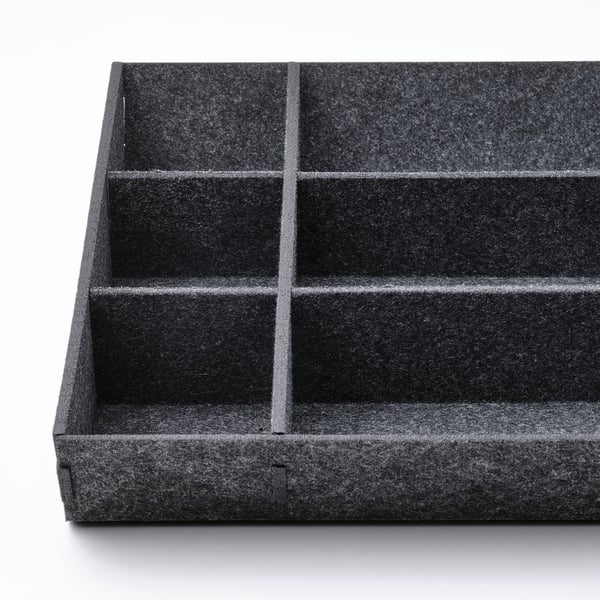 Sort modulær skuffearrangør med justerbare rum, der viser kvalitetstekstur og design.