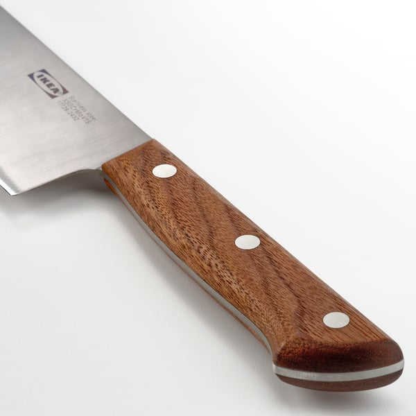 Kniv med træhåndtag med blad i rustfrit stål; Designet til holdbarhed og skarphed.