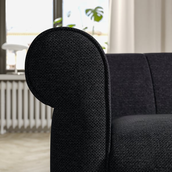 Sort VISKAFORS sofa med buede armlæn og tekstureret stof.