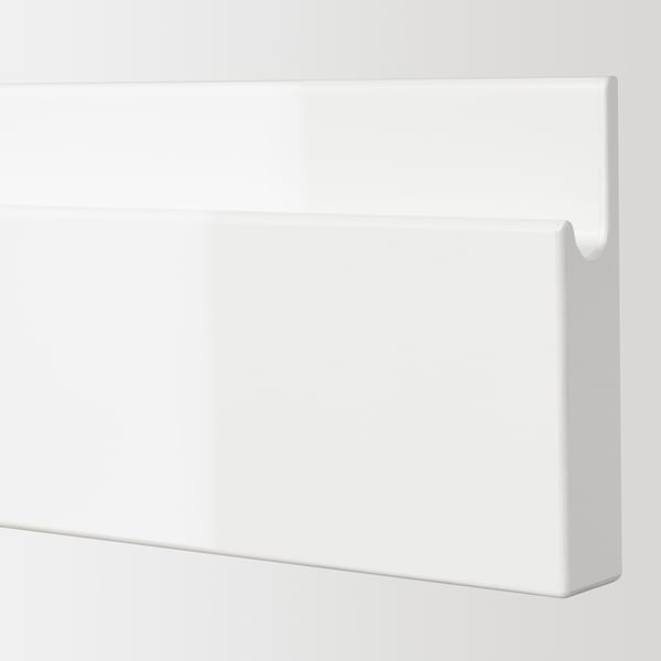 Hvid blank skuffefront med glat overflade og integreret håndtag, der viser moderne design.