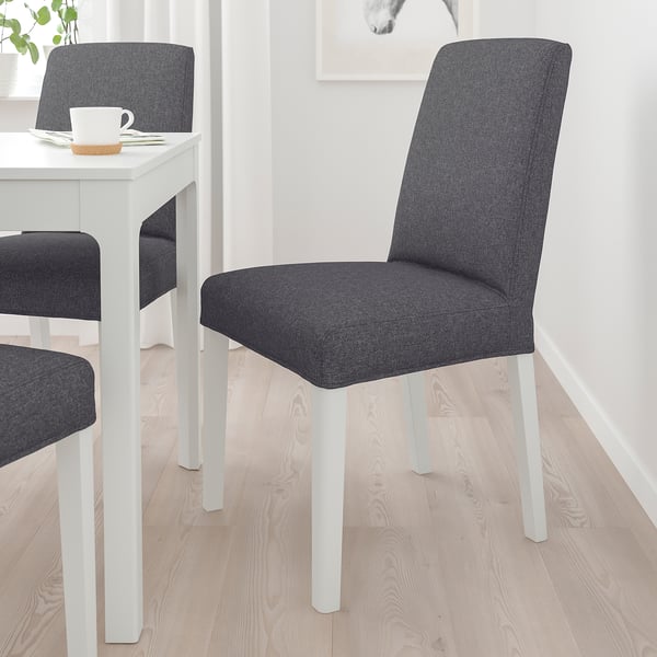 Kaasaegne hall polsterdatud tool valgete jalgadega, BERGMUND, klanitud ja stiilne disain, sobib kenasti valge söögilaua alla, sobib kompaktsetesse ruumidesse.