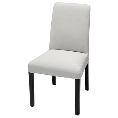 Üksik kaasaegne tool, hall, puidust jalad, klanitud disain, mugav, minimalistlik.