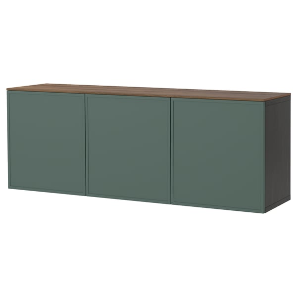 Roheline ikea BESTÅ puidust pealispinnaga puhvetkapp. Selle ristkülikukujuline, suur, kolme suletud kapiga hoiustamiseks.