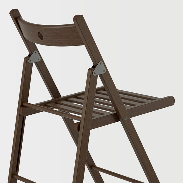 Kokkupandav metallist furnituuriga puidust tool, mis on näidatud keskelt voldituna, rõhutades tugevat konstruktsiooni ja kompaktset disaini.
