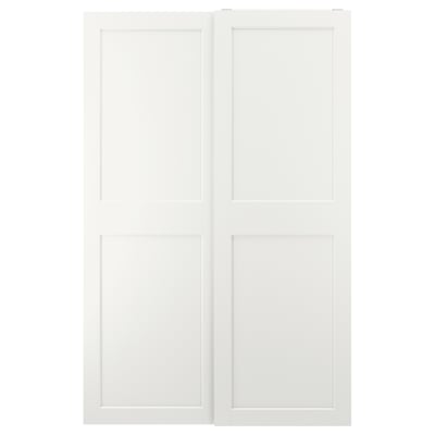 See pilt valge GRIMO lükanduksed. Neil on puhas ja kaasaegne disain julgete raamide ja kaldus servadega, pakkudes minimalistlikku välimust.