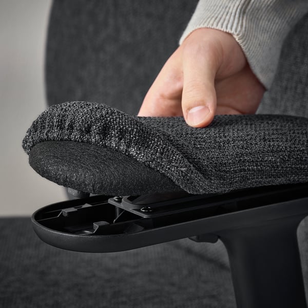 Käsitsi reguleeritavad ergonoomilised kontoritoolid nimmetugi, mis tagab mugavuse ja korraliku seljatoe.
