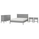 Hall Gullbergi magamistoa komplekt, mis sisaldas voodit, kahte öökappi ja kummutit mitme sahtliga.