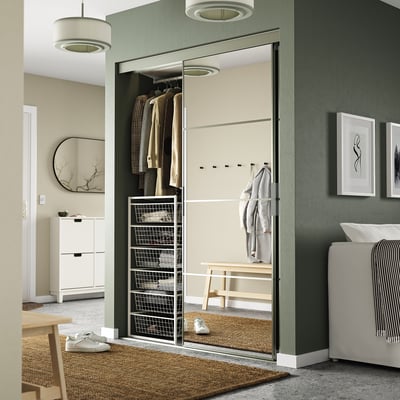 Kaasaegne JONAXEL kapp võrkkorvide, riputusruumi, suure peegli ja riietega.