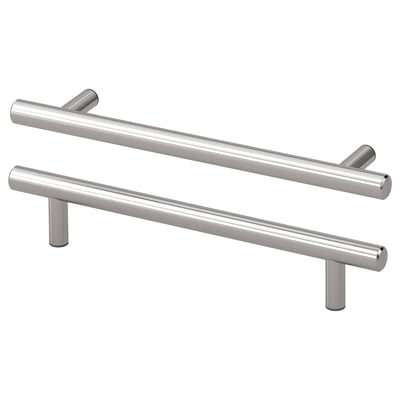 Kaks elegantset roostevabast terasest KALLRÖR käepidet, millel on poleeritud, ümarad vardad ja minimalistlik disain, mis sobivad ideaalselt moodsatesse köögikappidesse.