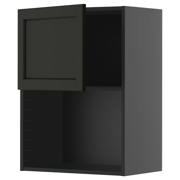 Tühi must köögikapp, mille üks uks on avatud, paljastades sisemised riiulid. Kapp on ristkülikukujuline ja kaasaegse minimalistliku disainiga.