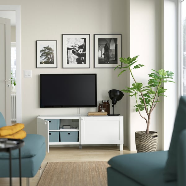 BESTÅ طاولة تلفزيون مع أبواب, أبيض Hanviken/Stubbarp/أبيض, 120x42x48 سم