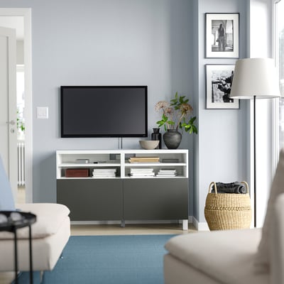 BESTÅ طاولة تلفزيون مع أبواب, أبيض/Lappviken/Stubbarp رمادي غامق, ‎120x42x74 سم‏